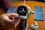 LEGO Icons Hubble Space Telescope για 18+ Ετών 1252τμχ - Image 10