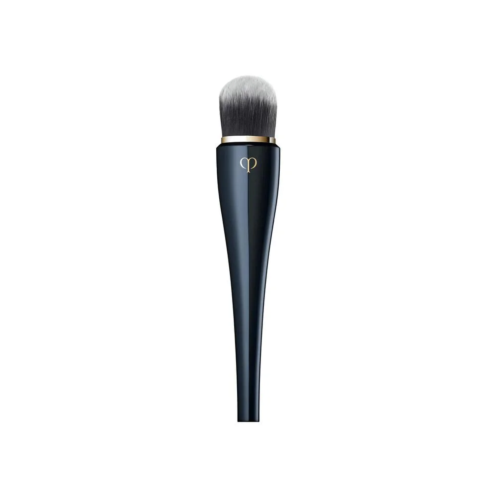 0729238161856.webp Cle De Peau Beaute Cle De Peau Light Coverage Fdt Brush - Image 1