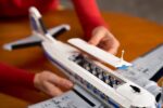 LEGO Icons Boeing Douglas DC3 Panam Airliner για 18+ Ετών 1903τμχ - Image 11