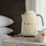 Smeg 50's Style Kettle 1.7lt 2400W Beige - Image 4