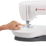 Singer SE300 sewing machine  electric current  white - Image 3