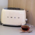 Smeg Toaster 2 Slots 950W Beige - Image 6
