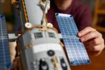 LEGO Icons Hubble Space Telescope για 18+ Ετών 1252τμχ - Image 8