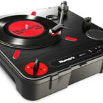 Numark PT01 Scratch Πικάπ με Belt Drive, Προενίσχυση και Ενσωματωμένα Ηχεία Μαύρο