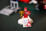LEGO ICONS 11375 Ferrari F2004 & Michael Schumacher - Image 13