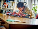 LEGO CITY 60423 Downtown Streetcar and Station - Image 8