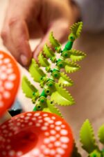 LEGO BOTANICALS 11505 Woodland Mushrooms - Image 10