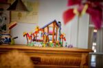 LEGO FRIENDS 42705 Cozy Fall Forest Cabin - Image 13