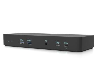 i-tec USB-C Docking Station with HDMI DisplayPort 4K PD Ethernet and 3 Monitors Connection Black