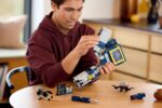 LEGO Icons 10358 Transformers: Soundwave - Image 9