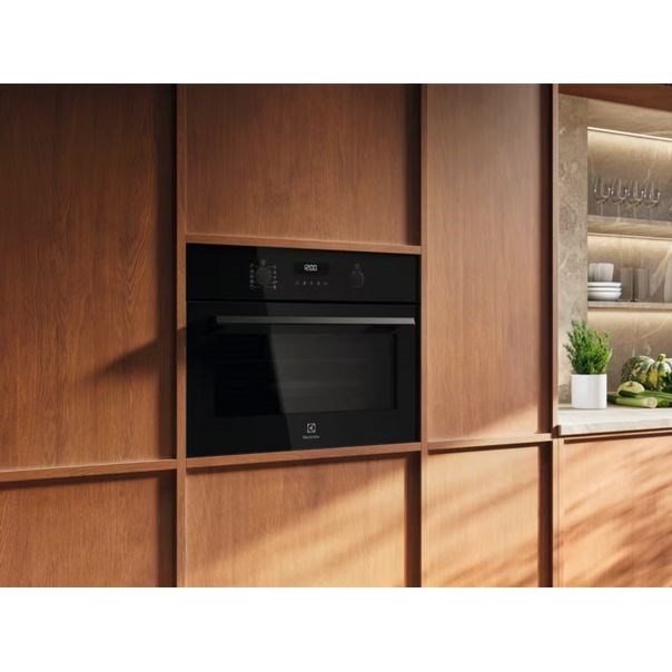 Electrolux LVM6E46Z microwave oven - Image 1