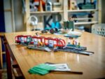 LEGO CITY 60423 Downtown Streetcar and Station - Image 10