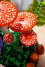 LEGO BOTANICALS 11505 Woodland Mushrooms - Image 6