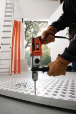 1100W 13mm BLACK+DECKER hammer drill - Image 3