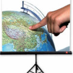 Avtek Tripod Standard 200 projection screen 1:1