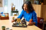 LEGO Icons Autumn Cottage Garden for 18+ Years 1102 Pieces - Image 7